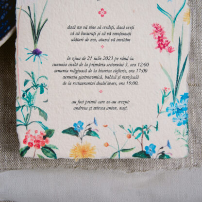 invitatie de nunta pe hartie lucrata manual motiv floral vesele elegante sigiliu ceara